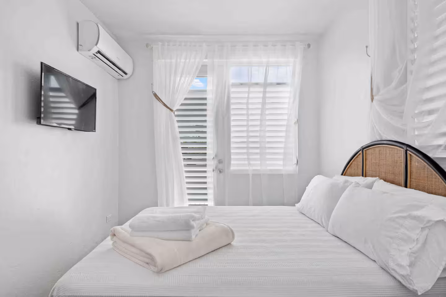 Casa Adorno Beach House — view 4