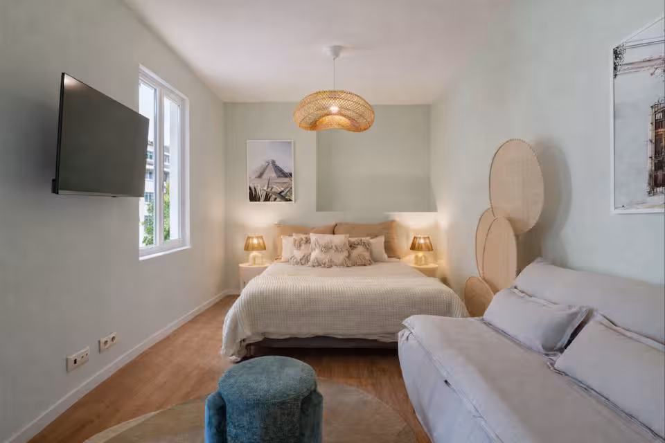 Chic South Beach Stay · Walk to Beach — view 4
